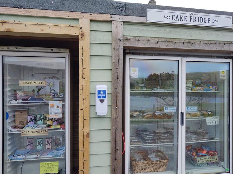 Unik! Di Pulau Ini Bertebaran Kulkas yang Menjual Kue