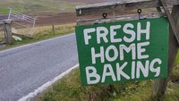 Meskipun pelanggan tidak bisa melihat kapan kue-kue itu dibuat, tetapi para penjual memastikan kue mereka dibuat segar setiap harinya. Foto: atlasobscura
