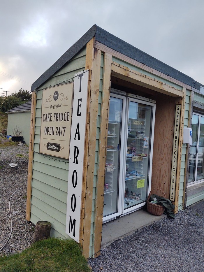 Unik! Di Pulau Ini Bertebaran Kulkas yang Menjual Kue Unik! Di Pulau Ini Bertebaran Kulkas yang Menjual Kue