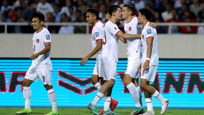 HANOI, VIETNAM - MARCH 26: Jay Idzes (2nd R) of Indonesia celebrates with teammates after scoring the teams first goal during the FIFA World Cup Asian second qualifier Group F match between Vietnam and Indonesia at My Dinh National Stadium on March 26, 2024 in Hanoi, Vietnam. (Photo by Minh Hoang/Getty Images)