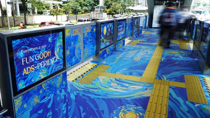 Wah, Halte TransJakarta Disulap Jadi Pameran Seni Dadakan! Wah, Halte TransJakarta Disulap Jadi Pameran Seni Dadakan!