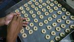 Wow! Jelang Lebaran Industri Rumahan Ini Produksi Kue Kering 144 Kg/Hari