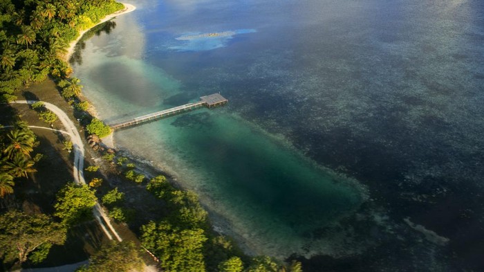 Aerial view on Maldives islands. Gaafu Alifu Atoll Disappearance of islands. Refugees due to climate change. The sea level rises year after year and many Pacific islands will disappear. The islands of the Pacific Ocean are seeing a large part of their territory in danger due to the incessant rise in the average level of the waters. The inhabitants of the archipelagos of Fiji, Tuvalu, Kiribati, Vanuatu and the Marshall Islands know this well. The latest studies calculate that, if the rise in the level of the Pacific Ocean continues at these levels, in the next 50 years these islands will have been engulfed by water. 20,000 years ago, the sea level was 120 meters lower than today, and in the last 5,000 years it has risen two meters, mainly due to the thermal expansion of the ocean and the melting of glaciers in the arctic areas, caused by the man action. (Photo by: Sergi Reboredo/VW Pics/Universal Images Group via Getty Images)