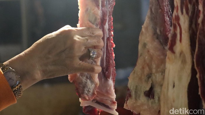 2 Minggu jelang Lebaran, harga daging sapi di Pasar Kosambi Rp 140-150 ribu per kilogram.