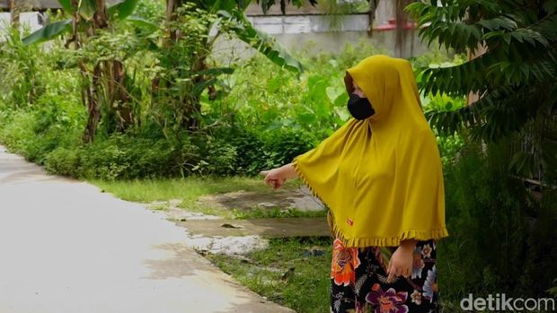 Siswi SMP di Palembang, SM (14) menjadi korban begal payudara. Menurut ibu korban, korban trauma setelah mengalami kejadian tersebut.