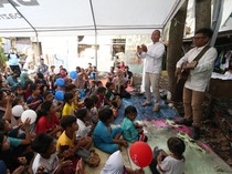 Berbagi Paket Buka dan Cek Kesehatan Gratis di Komunitas Pemulung Tangsel