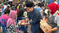 ‘Hidangan Berkah Ramadan’ merupakan program rutin dari BAZNAS RI yang dilakukan setiap bulan Ramadan untuk berbagi paket bukaan atau sahur kepada masyarakat yang membutuhkan. Spesialnya, di tahun ini BAZNAS RI menggandeng McDonald’s Indonesia dalam program tersebut sebagai bentuk keberlanjutan dari kerja sama yang telah terjalin sejak awal tahun ini di bawah payung program ‘Mekdi untuk Kemanusiaan’.