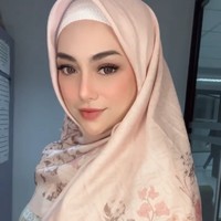 Ibu empat anak ini juga pernah meng-endrose produk hijab dari beberapa brand busana muslim. Foto: Instagram/@celine_evangelista