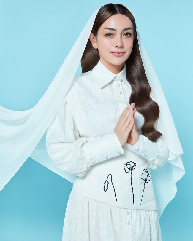 Kalau masalah iman itu kan urusan aku dengan Tuhan ya, jadi aku hanya menjalani apa yang aku jalani, jelasnya, seperti dikutip dari detikhot. Foto: Instagram/@celine_evangelista