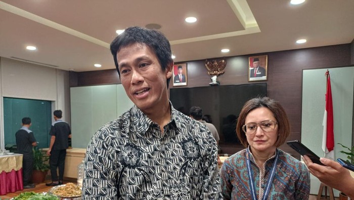 Direktur Utama PT SMI Edwin Syahruzad