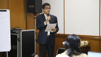 Berdasarkan keterangan di situs Kementerian Lingkungan Hidup dan Kehutanan (KLHK), ekonomi sirkular merujuk pada sistem atau model ekonomi yang bertujuan menghasilkan pertumbuhan ekonomi dengan mempertahankan nilai produk, bahan, dan sumber daya dalam perekonomian selama mungkin, sehingga meminimalkan kerusakan sosial dan lingkungan yang disebabkan oleh model ekonomi linear.