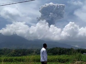 Marapi Erupsi Lagi Siang ini, Lontaran Abu Vulkanik 1,5 Kilometer