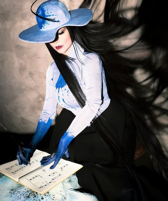 Ini menjadi penampilan perdana Bjork menjadi model untuk Vogue. Dalam wawancaranya, penyanyi yang telah eksis di industri musik selama 40 tahun itu membahas tentang berbagai pencapaiannya di dunia keartisan. Foto: dok. Vogue Scandinavia