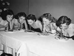 Deretan Foto Jadul Menyimpan Cerita Mencengangkan