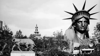 Kepala Lady Liberty di Pameran Internasional Paris, 1878. Kepala adalah salah satu bagian pertama yang diselesaikan dan dipajang. Foto: HistoryDefined