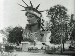 Foto Ikonik Pembangunan Patung Liberty