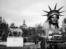 Foto Ikonik Pembangunan Patung Liberty