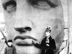 Foto Ikonik Pembangunan Patung Liberty