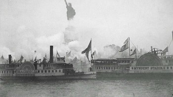 Pelantikan Lady Liberty, 28 Oktober 1886. Presiden Grover Cleveland merayakan acara tersebut dengan penghormatan militer dan angkatan laut. Foto: HistoryDefined