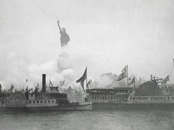 Foto Ikonik Pembangunan Patung Liberty