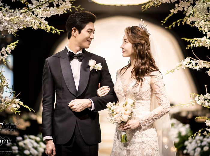 Foto pernikahan Areum eks T-ARA dan pebisnis Kim Young Gul