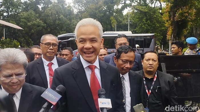 Ganjar Pranowo dan Mahfud Md telah tiba di Mahkamah Konstitusi (MK) untuk hadiri sidang perdana sengketa Pilpres 2024.