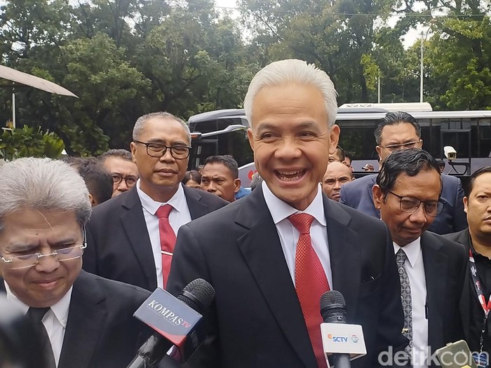 Ganjar Pranowo dan Mahfud Md telah tiba di Mahkamah Konstitusi (MK) untuk hadiri sidang perdana sengketa Pilpres 2024.