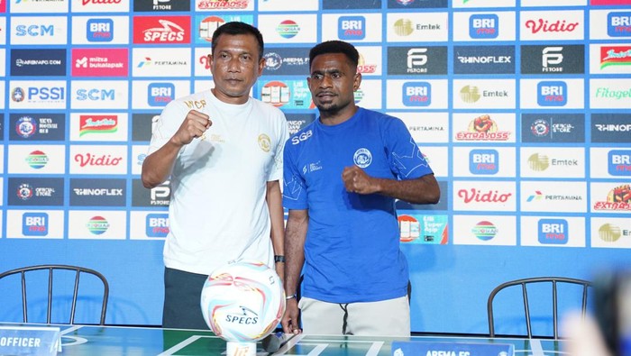 Gelandang Arema FC Samuel Balinsa
