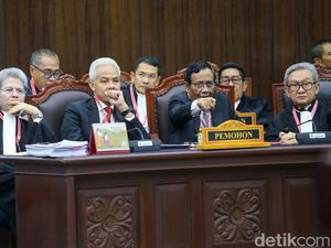 Tim Ganjar: Nepotisme Jokowi di Pilpres 2024 Begitu Rapi-Sistematis