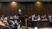 Ganjar lalu menyebut reformasi itu bukan didapat cuma-cuma. Dia mengatakan banyak yang menjadi korban.  