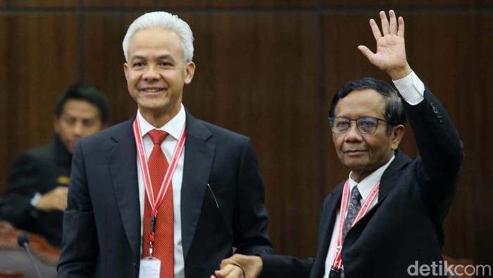 Giliran Ganjar-Mahfud Hadiri Sidang Perdana Sengketa Pilpres Ganjar Pranowo-Mahfud Md mengajukan gugatan terhadap hasil Pilpres 2024 ke MK. Ganjar-Mahfud meminta MK membatalkan keputusan KPU terkait hasil Pilpres.