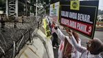 Hendak Demo ke MK, Massa Tertahan di Patung Kuda
