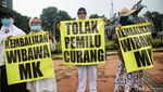 Hendak Demo ke MK, Massa Tertahan di Patung Kuda