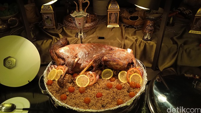 Buka Puasa Nikmat dengan Lamb Biryani hingga Baklava Legit