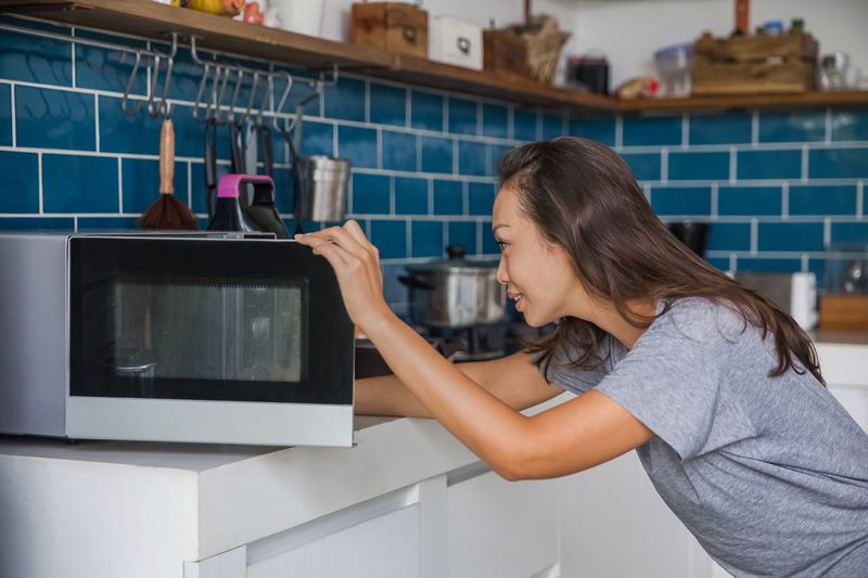 ilustrasi microwave