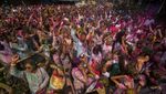Tumpah Ruah Jutaan Warga India di Festival Holi