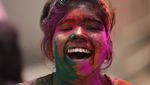 Tumpah Ruah Jutaan Warga India di Festival Holi