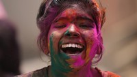 Perayaan ini disambut suka cita oleh seluruh warga India.