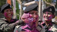 Festival Holi atau yang dikenal dengan Festival Warna menjadi ajang untuk saling berbagi cinta.