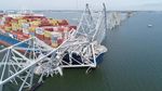 Lihat Lagi Momen Kapal Kargo Tabrak Jembatan di Baltimore AS