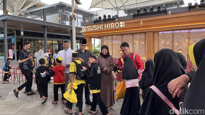 Kegiatan Kemilau Senyum Anak Yatim bersama Pewarta Balai Kota Bandung.