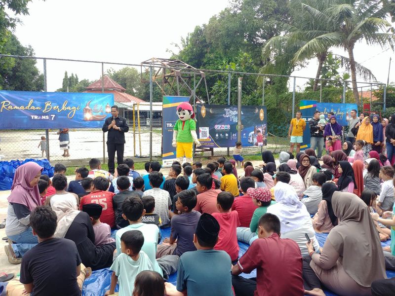 Kegiatan 'Ramadan Berbagi' TRANS7 bersama CT ARSA di Joglo, Jakbar (Kurniawan/detikcom)
