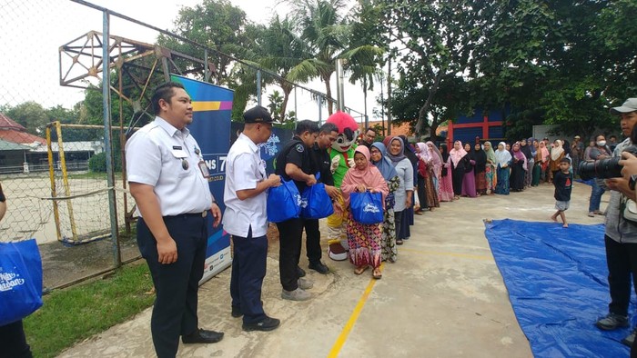 Kegiatan Ramadan Berbagi TRANS7 bersama CT ARSA di Joglo, Jakbar (Kurniawan/detikcom)