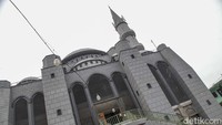 Masjid Jami Al-Fajri saat ini tengah direnovasi total mulai tahun 2017.  