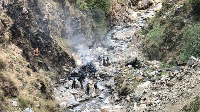 Security officials inspect the wreckage of a vehicle which was carrying Chinese nationals that plunged into a deep ravine off the mountainous Karakoram Highway after a suicide attack near Besham city in the Shangla district of Khyber Pakhtunkhwa province on March 26, 2024. -- Pic: AFP