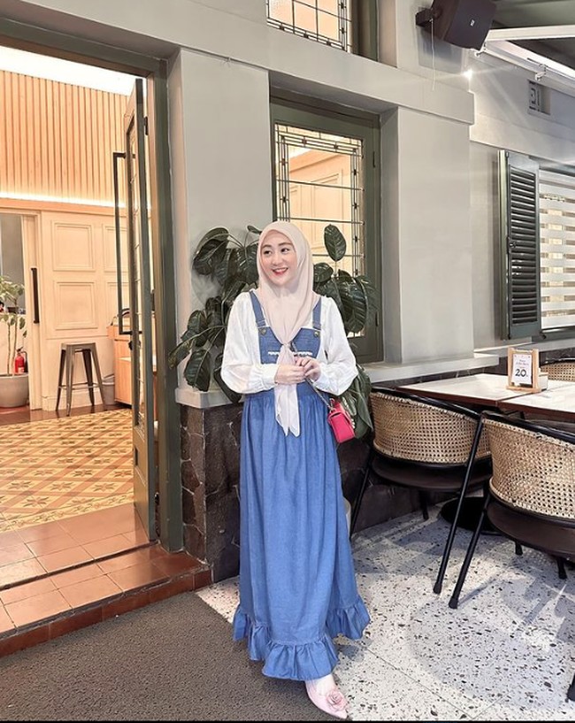 Larissa Chou dikabarkan tengah hamil anak perempuan. Tentu hal ini melengkapi kebahagiaan Larissa Chou karena akan memiliki dua anak sepasang, laki-laki dan perempuan. Foto: Instagram @larissachou