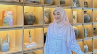 Informasi ini, pertama kali diperlihatkan tim kuasa hukum Larissa Chou dalam Instagram Stories MR LAW FIRM. 15 Juni 2026 mendampingi klien kami, @Larissachou, dalam sidang perdana sebagai Penggugat. Sidang lanjutan dijadwalkan pada 29 Juni 2026, dalam unggahan Instagram Stories MR LAW FIRM pada Jumat (26/6/2026). Foto: Instagram @larissachou