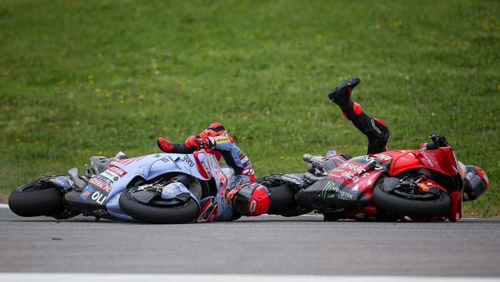 LAGOA, ALGARVE, PORTUGAL - MARCH 24: Francesco Bagnaia of Ducati Team and Italy and Marc Marquez of Gresini Racing and Spain crash during the Race of the MotoGP Of Portugal at Autodromo do Algarve on March 24, 2024 in Lagoa, Algarve, Portugal. (Photo by Diogo Cardoso/DeFodi Images via Getty Images)
