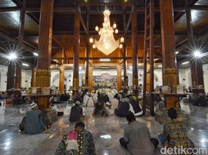 Sederet Masjid Ikonik di Surabaya Wajib Dikunjungi