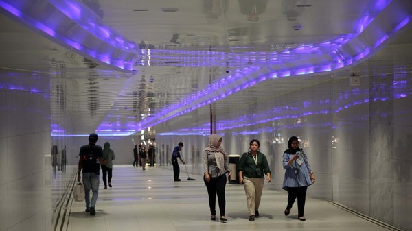 Melihat Jurangmangu Tunnel yang Baru Diresmikan
